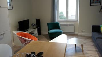 TV, libri, impianto stereo