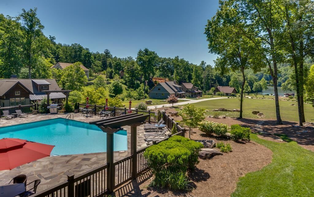 Firefly Retreat #202: Gated Community in Lake Lure | Views Of Lake; pool, boats & more!
