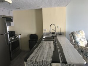 茶具/咖啡用具、冰箱、微波炉、烤箱