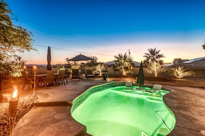 Santa Fe Pool Home w/Lake Views. Lots of Boat Parking. Close to Windsor Launch.