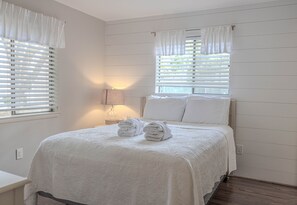 2 chambres, fer et planche à repasser, lit de bébé portatif, Wi-Fi