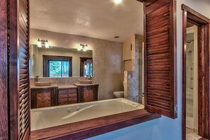Shower, hair dryer, towels, soap - Lake Tahoe View Romantic Getaway 250x 2 guest 1 bedroom extra room 150   (South Lake Tahoe)