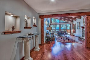 Smart TV, fireplace - Lake Tahoe View Romantic Getaway 250x 2 guest 1 bedroom extra room 150   (South Lake Tahoe)