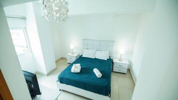 1 habitación, tabla de planchar con plancha, wifi y ropa de cama