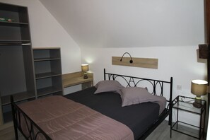 1 bedroom, iron/ironing board, travel crib, WiFi