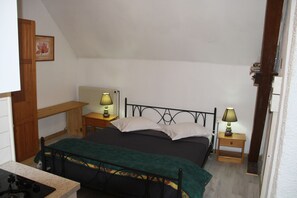 1 bedroom, iron/ironing board, travel crib, WiFi - Gîte *** SPA /JACUZZI Rémy HEROLD, on the wine route (Katzenthal)