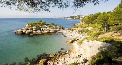 Beautiful villa, spacious and bright, between sea and mountains