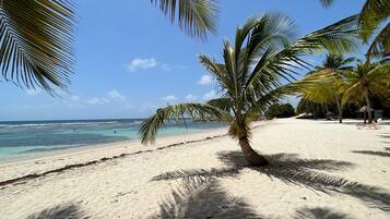 In StrandnĂ€he, StrandtĂŒcher