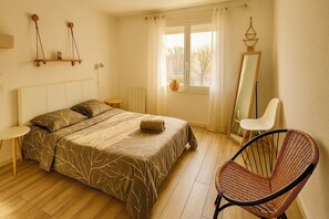 1 bedroom, iron/ironing board, travel crib, free WiFi - Cozy Beachside Stay – A/C, Wi-Fi, Comfort & Calm (Canet-en-Roussillon)