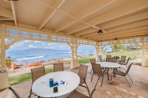 Outdoor dining - SUMMER SALE! Spacious 3BR & Steps to Beach, Oceanfront pool - Puamana 153-4 (Lahaina)