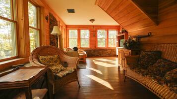 Smart TV, DVD player, table tennis, books