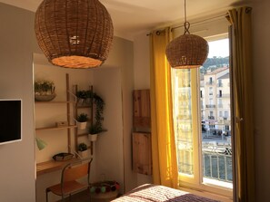3 bedrooms, iron/ironing board, WiFi, bed sheets - Deluxe three bedrooms flat in Sete front of "royal canal"  (Sète)