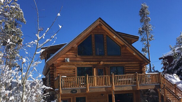 A wooden lodge with a balcony, a stone foundation, and a clear blue sky. - Spectacular Family-Friendly Log Cabin Style Home Near Grand Lake /Rocky Mtn NP! (Grand Lake)