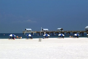Beach nearby, sun loungers, beach towels