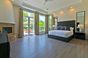 4 bedrooms, desk, iron/ironing board, free WiFi