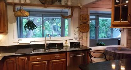 Yksityinen 12 hehtaarin ranch nukkuu 10 Santa Fe -joen varrella. Lemmikkieläinystävällinen w / $ 30 maksu