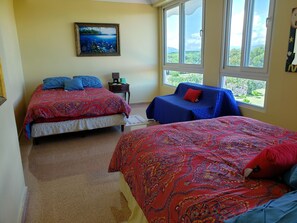 5 bedrooms, iron/ironing board, WiFi, bed sheets