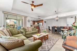 Smart TV, books - #1301 Ocean Views, 1st Floor, Best location, Courtyard, Great Promotion (Kihei)