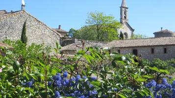 Enceinte de lâhĂ©bergement