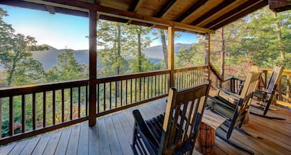 Mountain Majesty: Luxury Log Cabin Retreat with Spectacular Views and a Hot Tub