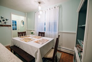 2 habitaciones, tabla de planchar con plancha y cuna de viaje 