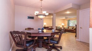 Dining - Old Town Scottdale 5 bedroom hot tub fire pit putting !! (Scottsdale)