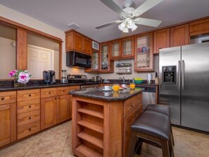 Fridge, microwave, oven, stovetop - Old Town Scottdale 5 bedroom hot tub fire pit putting !! (Scottsdale)