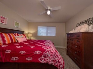 5 bedrooms, desk, iron/ironing board, free WiFi - Old Town Scottdale 5 bedroom hot tub fire pit putting !! (Scottsdale)