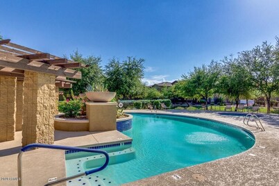 Spring Training, Local Pickleball, Pool, Hot Tub, Gated Community, Walking Trail