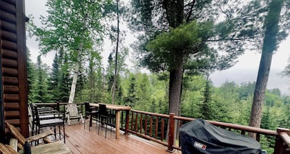Private & Quaint Cabin in Mercer. Close To Town With Many Northwoods Amenities.