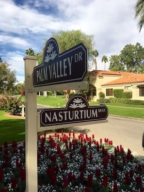 Property grounds - A perfect condo for true relaxation! (Palm Desert)