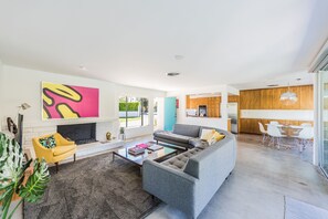 Smart TV, fireplace, stereo