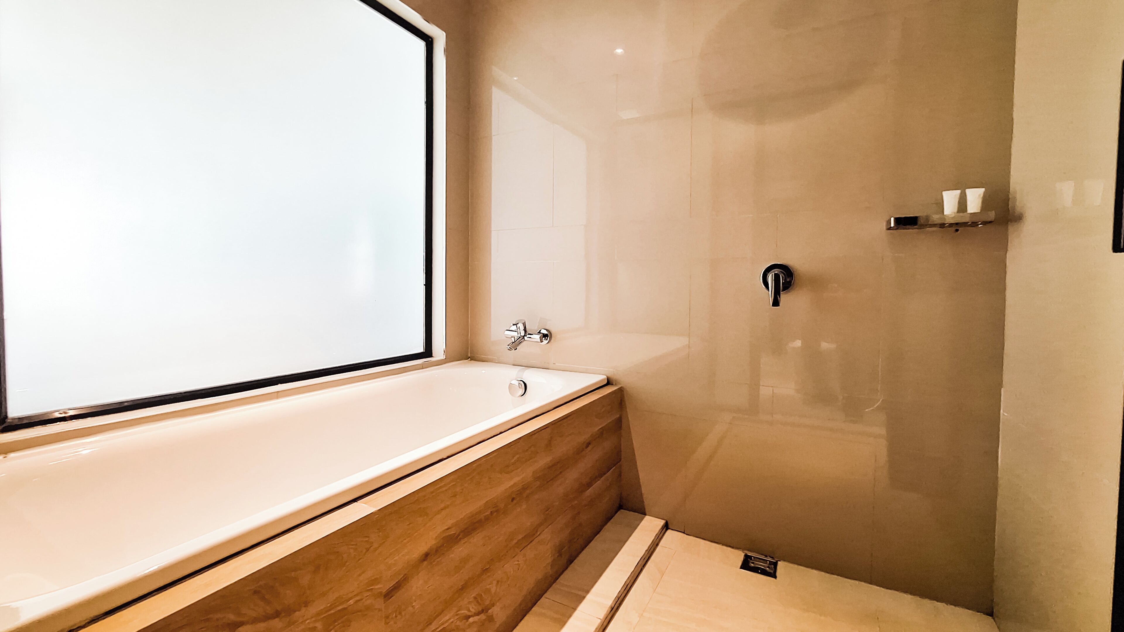 family suite | bathroom | shower, free toiletries, bidet, towels