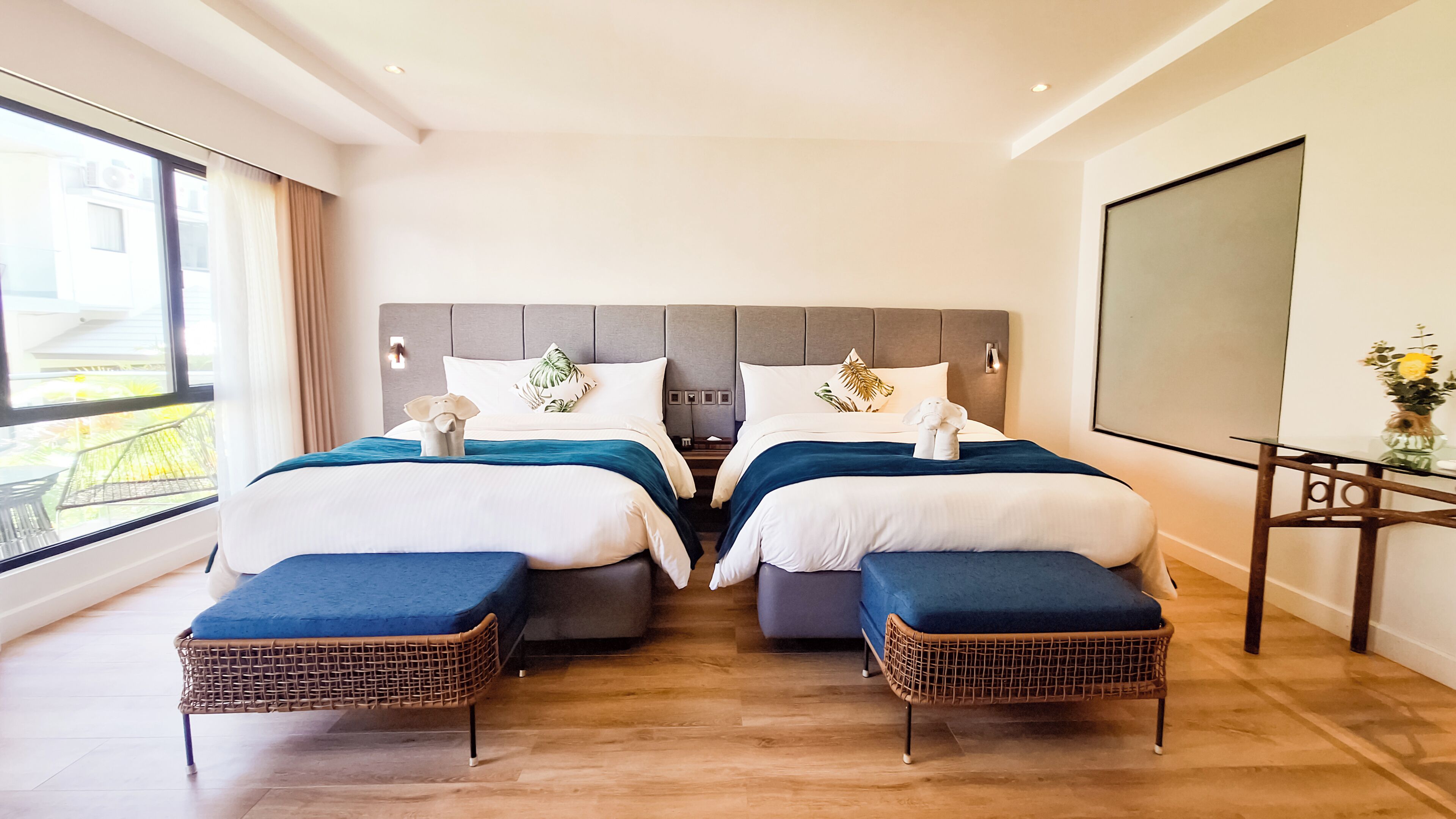 family suite | minibar, in-room safe, desk, iron/ironing board