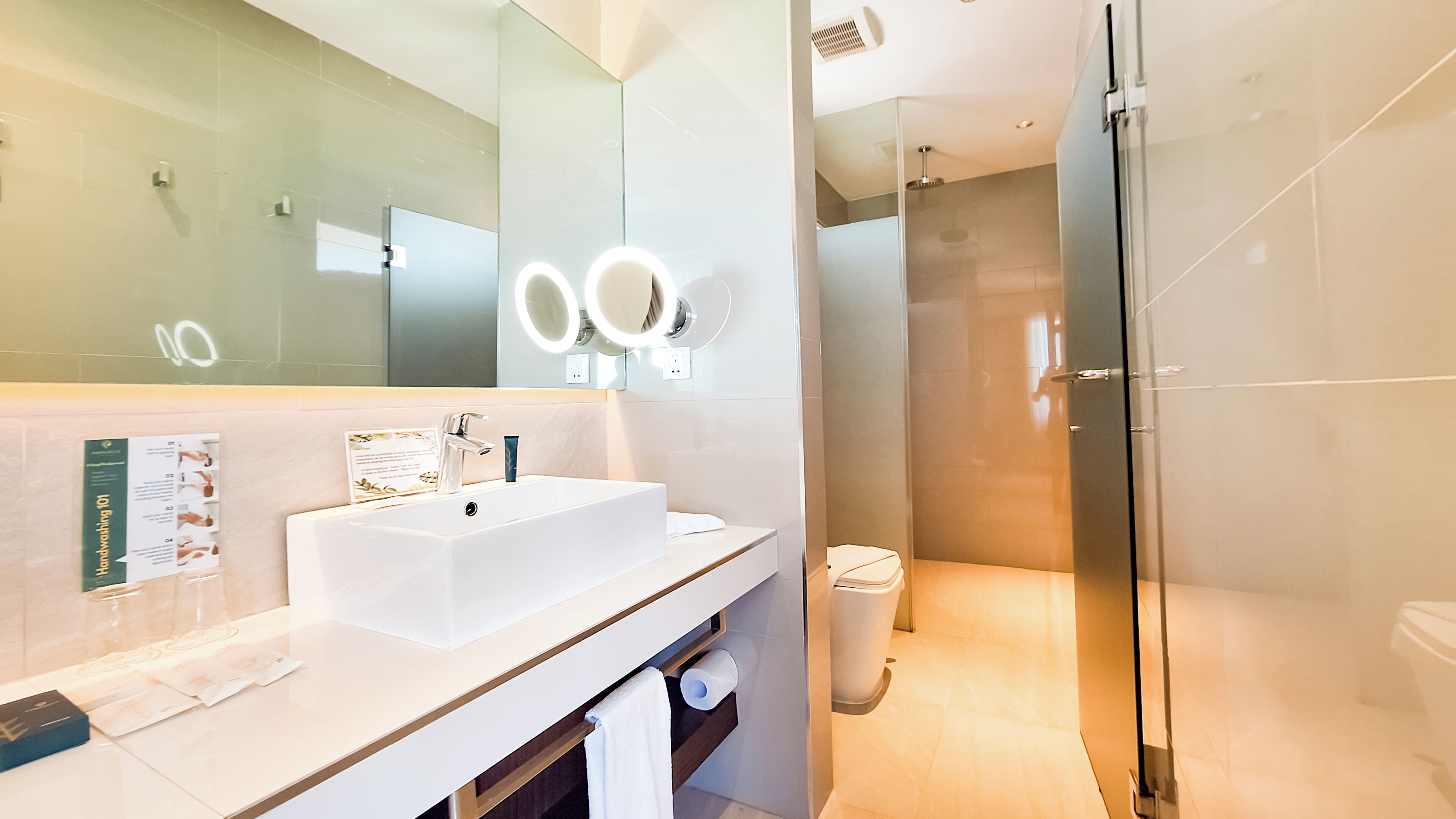 shower, free toiletries, bidet, towels