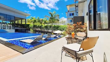 Outdoor pool, open 7 AM to 10 PM, pool umbrellas, pool loungers