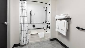 Articles de toilette gratuits, sĂšche-cheveux, serviettes fournies, savon