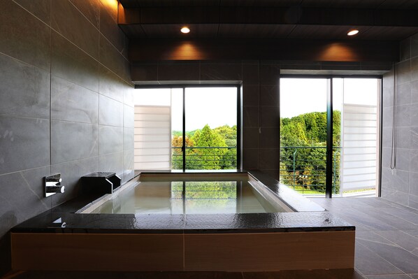 Royal suite room, Non Smoking | Bathroom | Combined shower/tub, rainfall showerhead, hair dryer, towels - Manten no Tsujinoya (Komatsu)