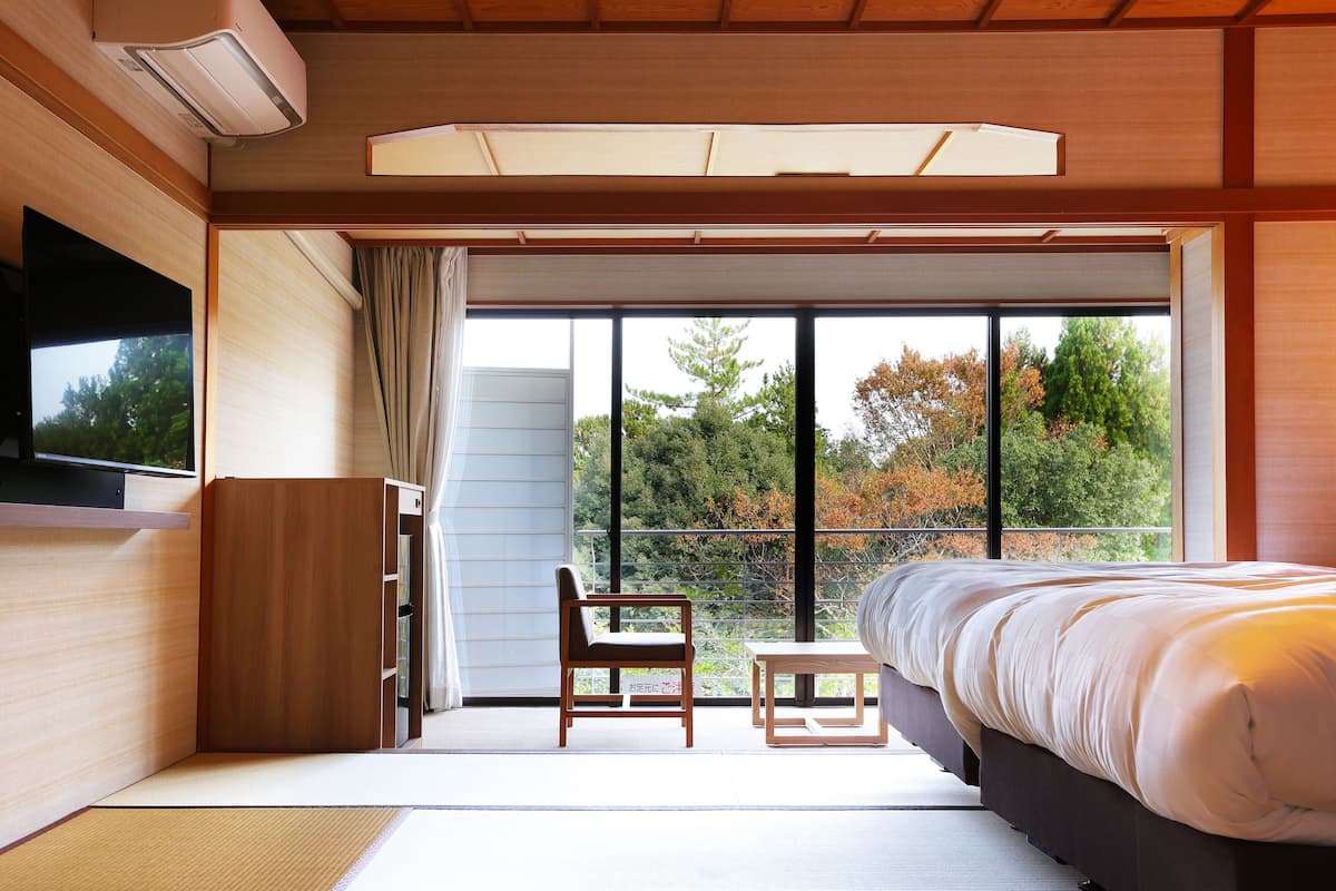Modern Japanese style twin room, Non Smoking | 1 bedroom, in-room safe, bed sheets