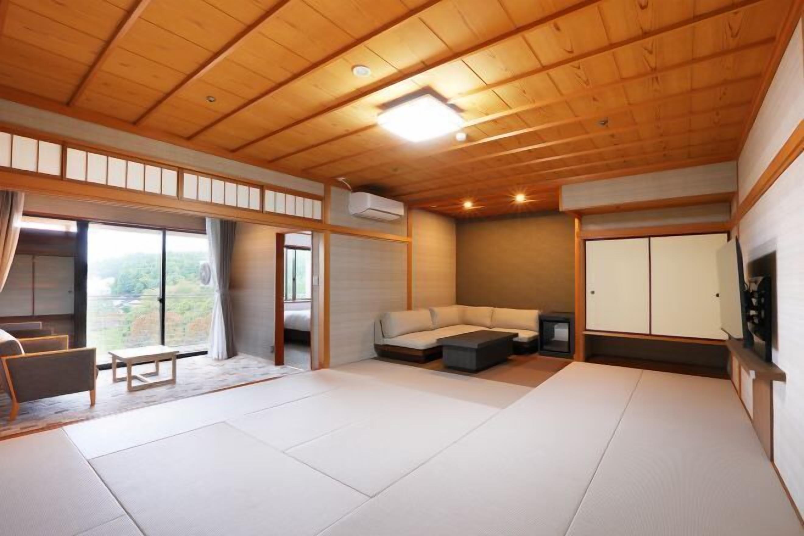 Living area | Flat-screen TV