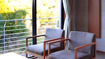 In-room safe, bed sheets