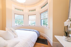 Apartment, 2 Bedrooms, Non Smoking | 1 bedroom, individually decorated, individually furnished - Pelicanstay in Boston Back Bay (Boston)