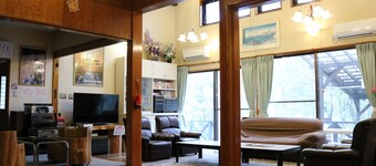 하트 랜드 힐스 웨더칵 하우스