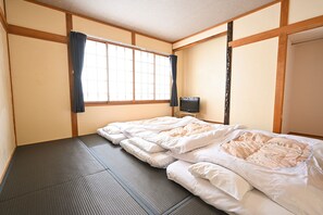 Down comforters, free WiFi, bed sheets - Mountain Lodge at 1,400m Hütte Jil Shirakabako (Chino)