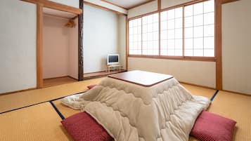 Down duvets, free WiFi, bed sheets