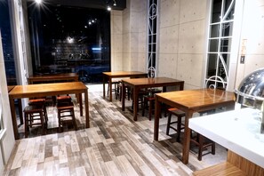 朝食 (郷土料理)、毎日提供 (無料)