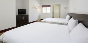 Comfort-Vierbettzimmer, 2 Doppelbetten, Nichtraucher | Schreibtisch, kostenloses WLAN, Bettwäsche