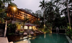 Outdoor pool - Ajuna Suite Villas Ubud (Tegallalang)