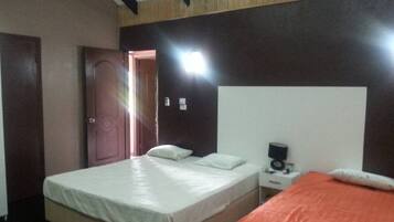 Deluxe Villa | 4 bedrooms, blackout drapes, iron/ironing board, free rollaway beds