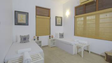 Deluxe Townhome, Non Smoking | Egyptian cotton sheets, premium bedding, desk, soundproofing